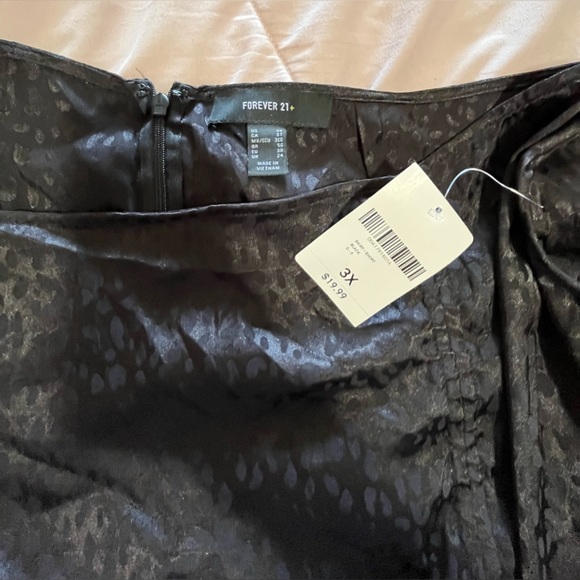 Black cheetah print silk skirt - Picture 2 of 9